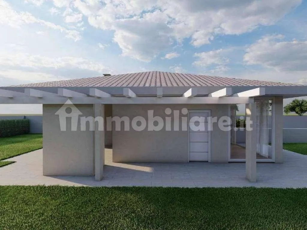 Luxury Villa with Private Garden in Pomezia
