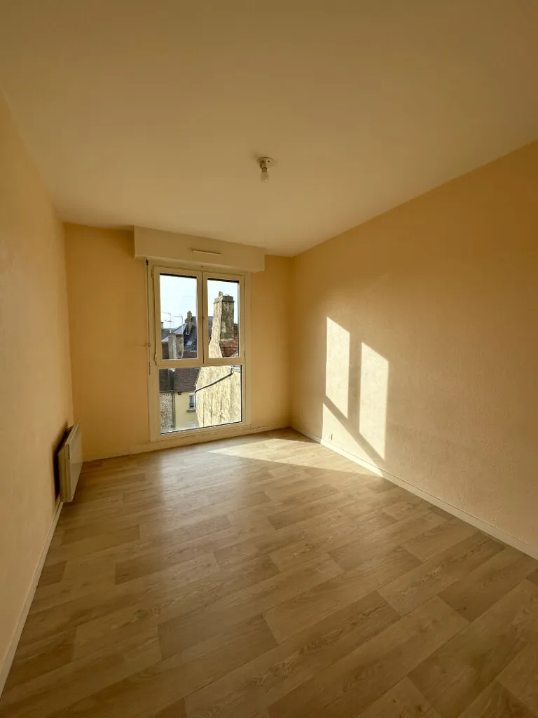 Pièces - Appartement Équipé avec Garage en Centre Ville