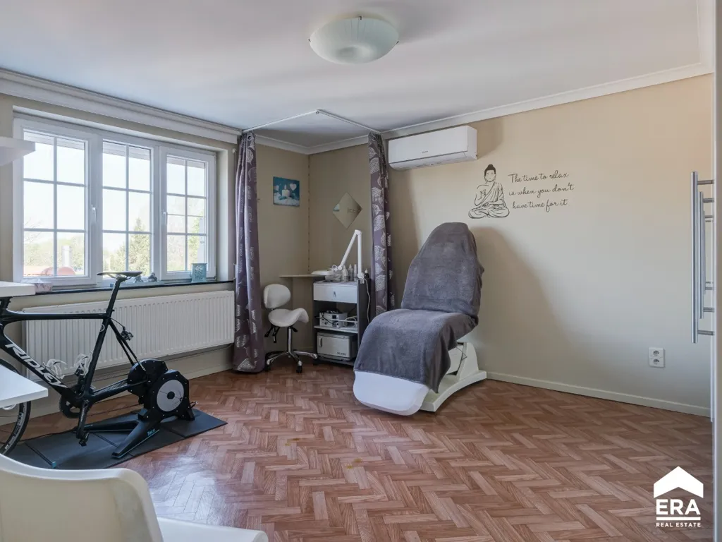 Bureau - Maison avec Jardin et Jacuzzi à Nieuwerkerken