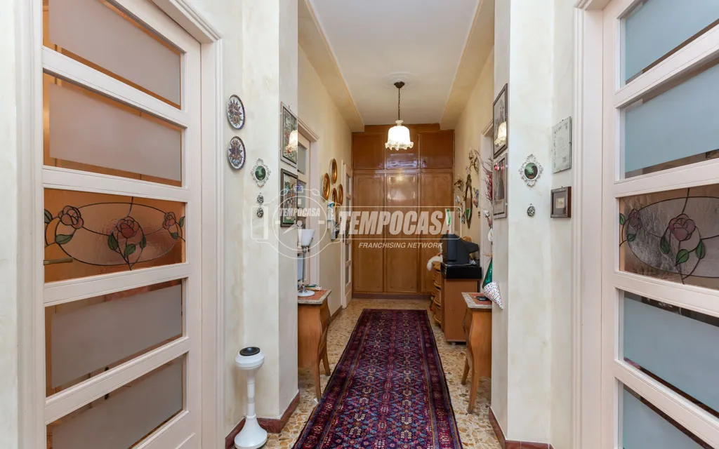 Esik - Apartment with Balcony in Chieri