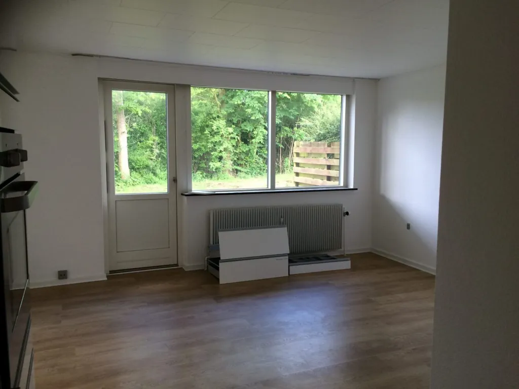 Elutuba - Charming 2-Bedroom Flat with Balcony in Kjellerup
