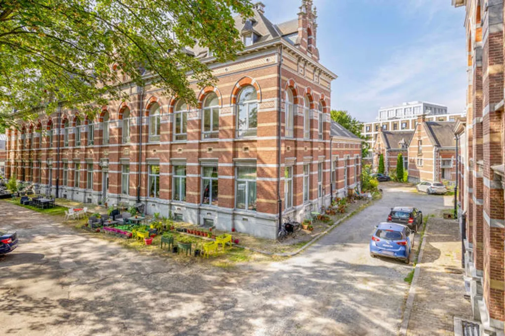 Vue aérienne - Maisonnette Rénovée sur Site Patrimonial à Anderlecht