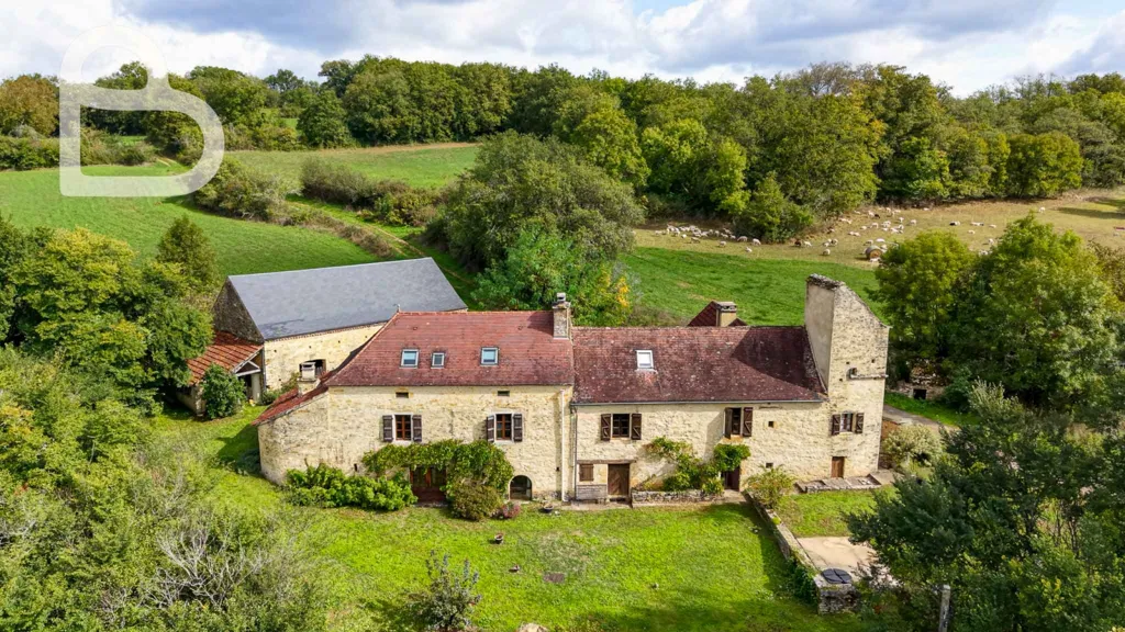 Vue aérienne - Domaine en Pierre avec Bassin à Gourdon