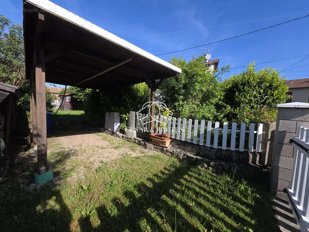Jardin - Maison en Pierre avec Jardin à Vorey