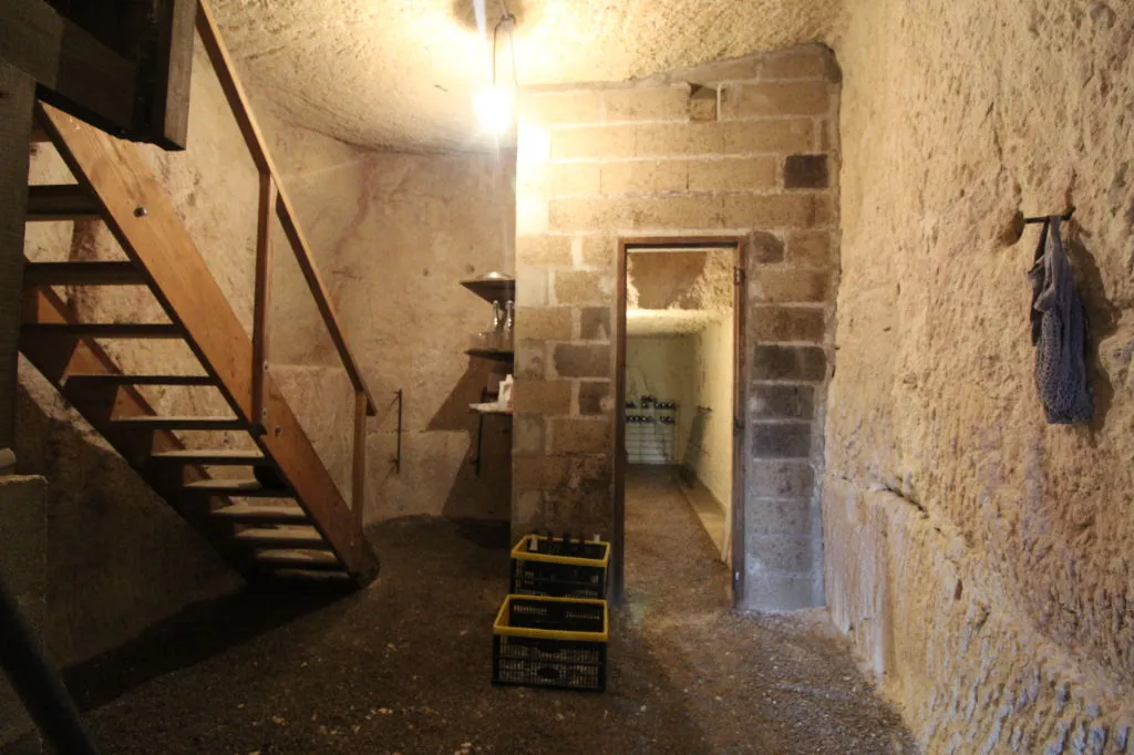 Pièces - Maison Semi-Troglodyte avec Terrasses à Bourré
