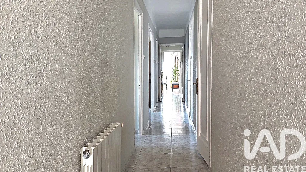 Entrée - Spacious 4-Bedroom Flat with Balcón in Calaf