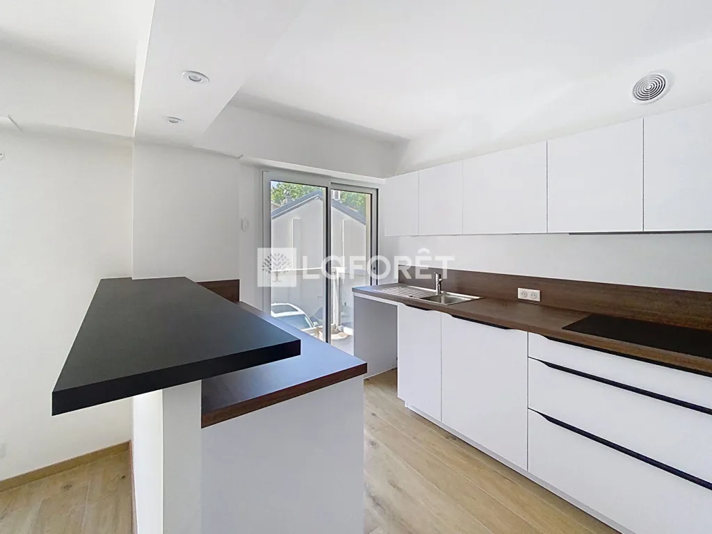 Cucina - Renovated Apartment with Parking in Arcachon Centre