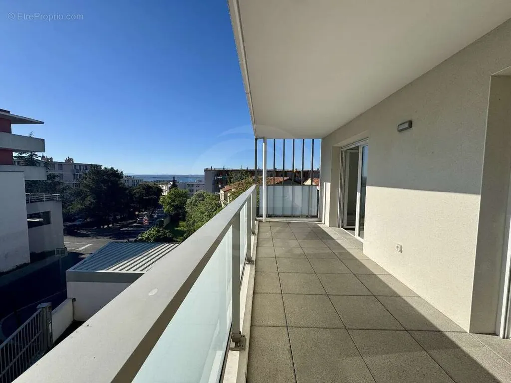 Balcon - Appartement T4 avec Terrasse et Vue Étang à Côté Bas Saint Clair