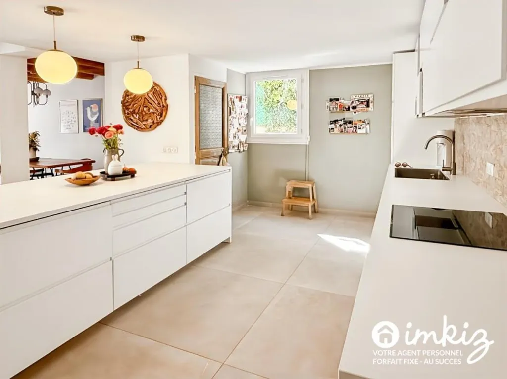 Cuisine - Maison avec Piscine et Garage à Marseille 12e