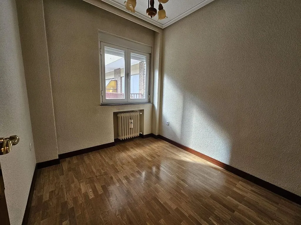 Toad - Apartment with Garage in Salesas