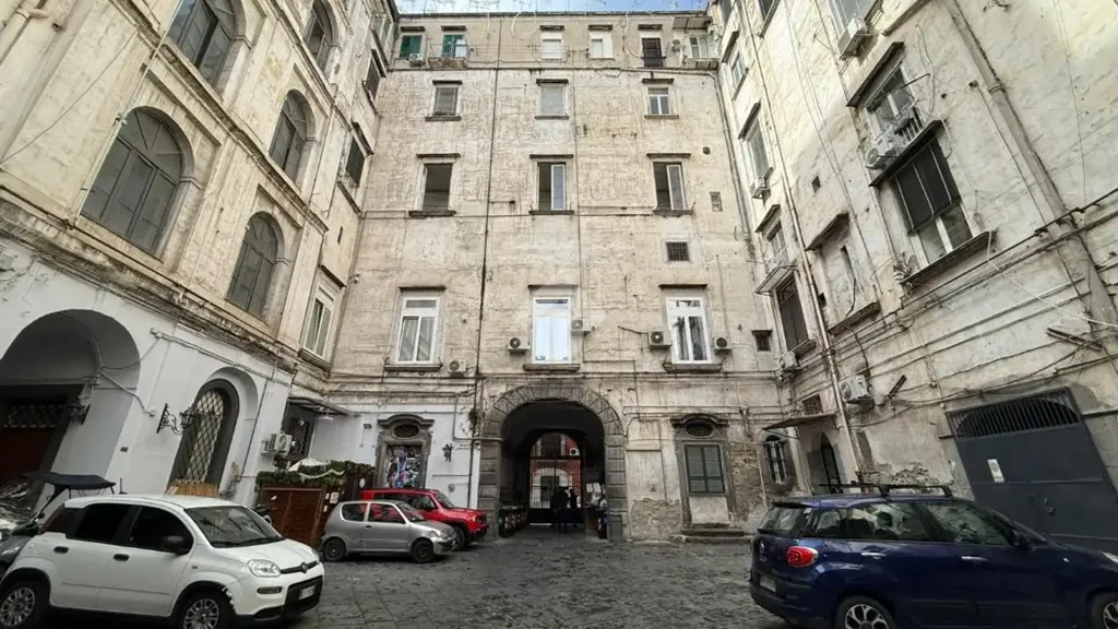 Jardin - Multistorey Apartment with Central Location in Naples