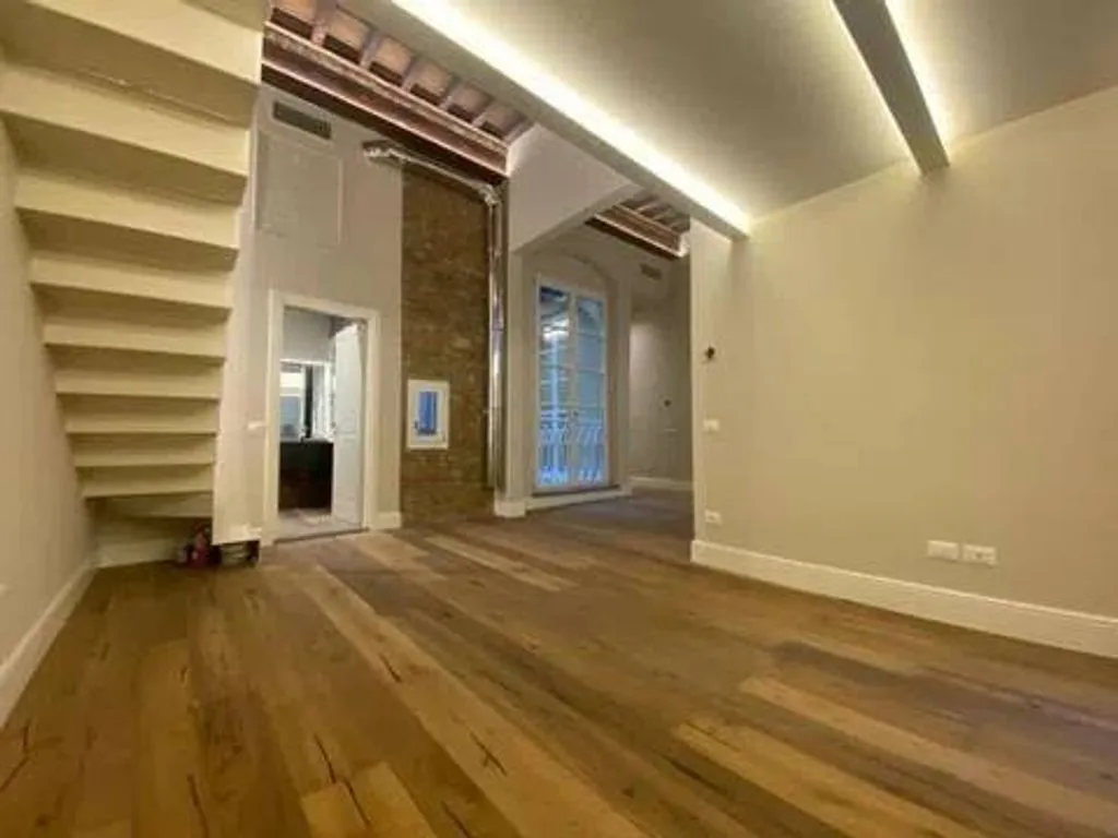 Living Room - Luxury 4-Bedroom Apartment in Florence