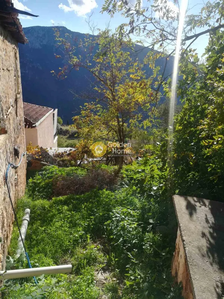 Jardin - Amphitheatre-Style Plot with Panoramic Views in Delphi