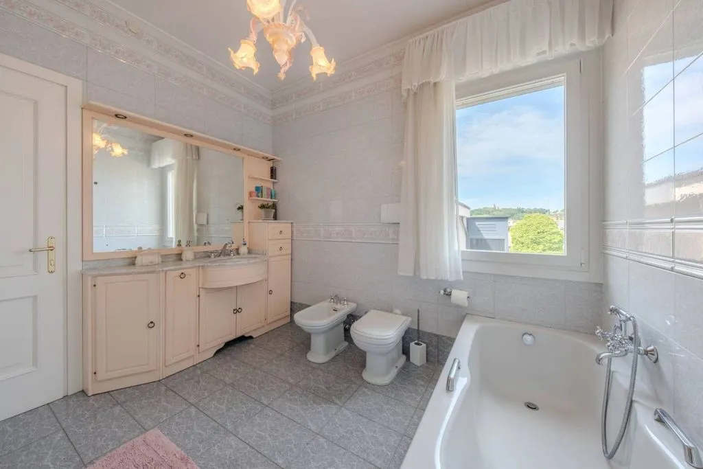 Vannitoad - Luxury Penthouse with 4-Directional Views in Conegliano