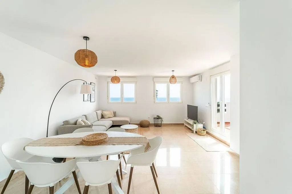 Söögituba - Duplex with Pool and Terrace in Manilva