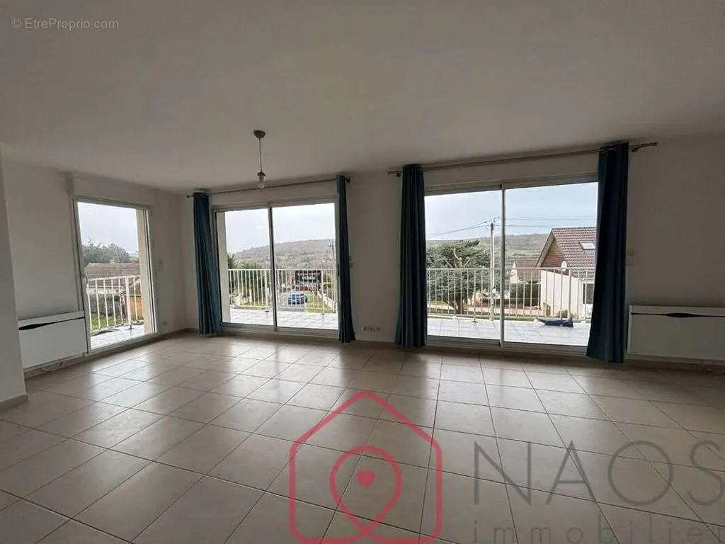 Séjour - Maison Bord de Mer avec Grand Potentiel à 118 m²