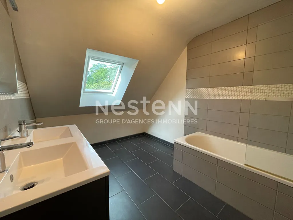 Salles de bain - Maison Récemment Construite dans un Hameau à Grand-Champ