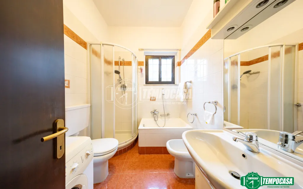 Salles de bain - Trilocale with Private Garden near Lake Lesa