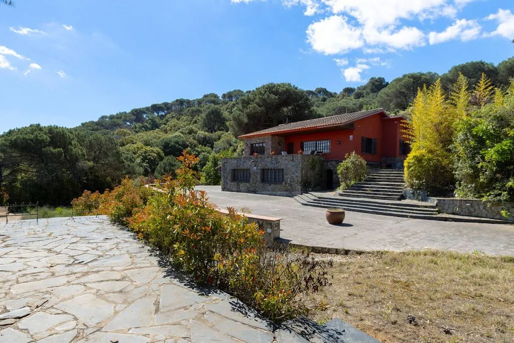 Välivaade - Detached House with Pool in Vallromanes
