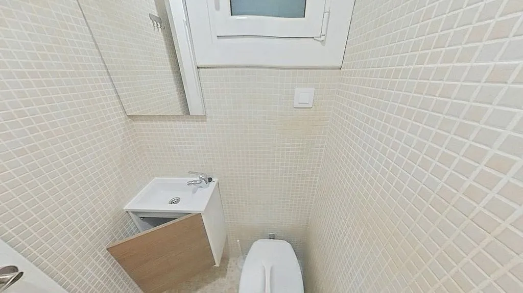 Apartment with Balcony in Sants, Barcelona