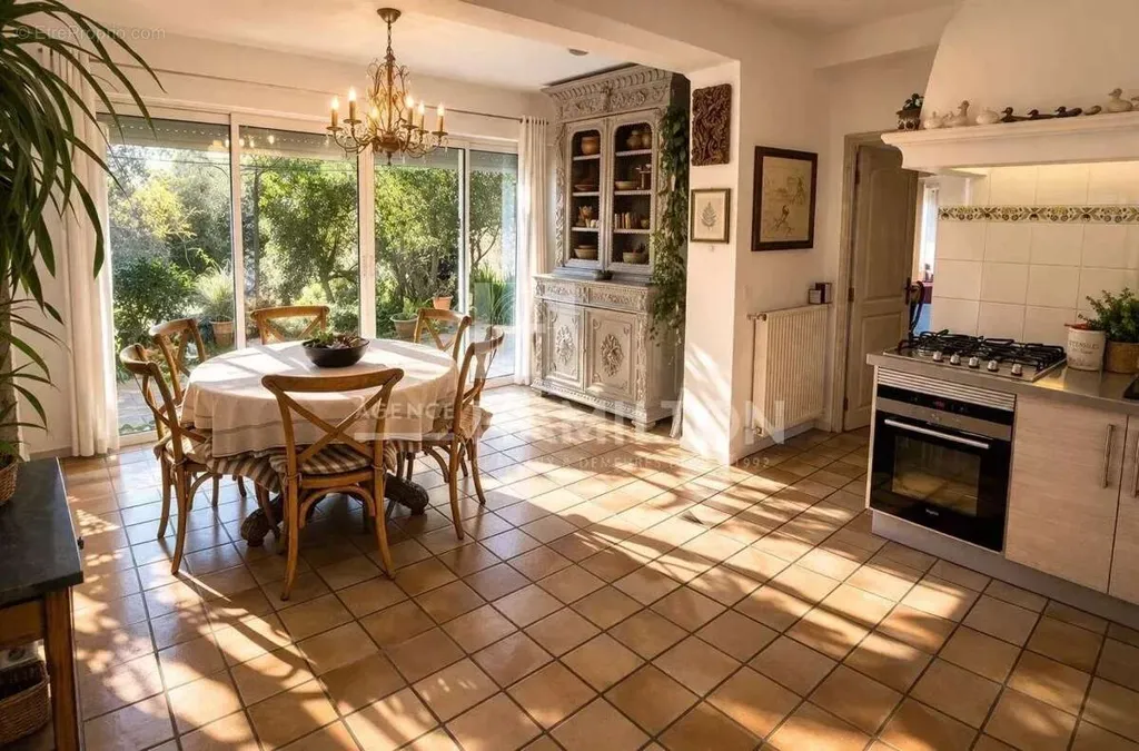 Kitchen - Occupied Viager House with Pool in Rouret