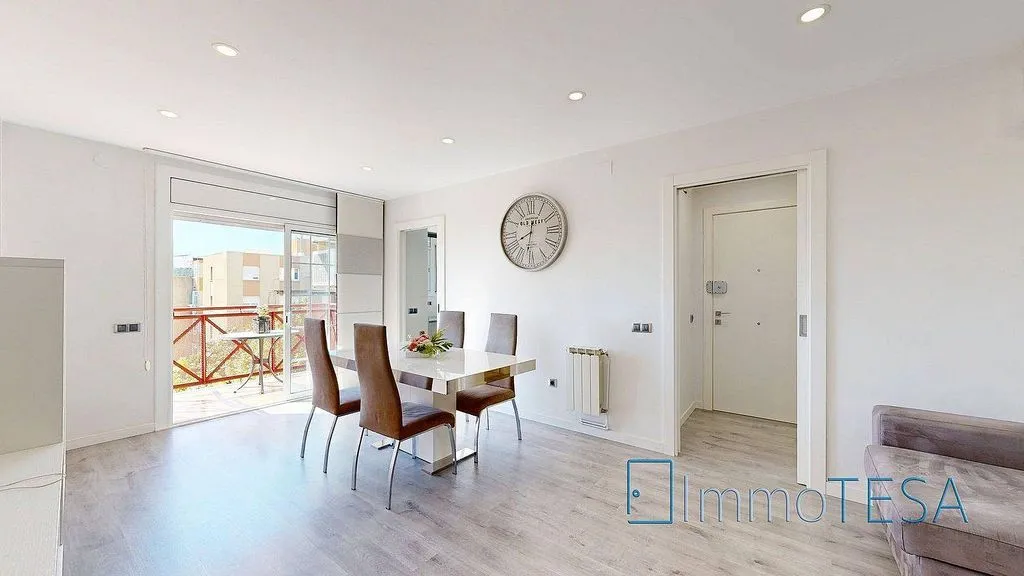 Salle à manger - Apartment with Balcony in Parc d’Europa