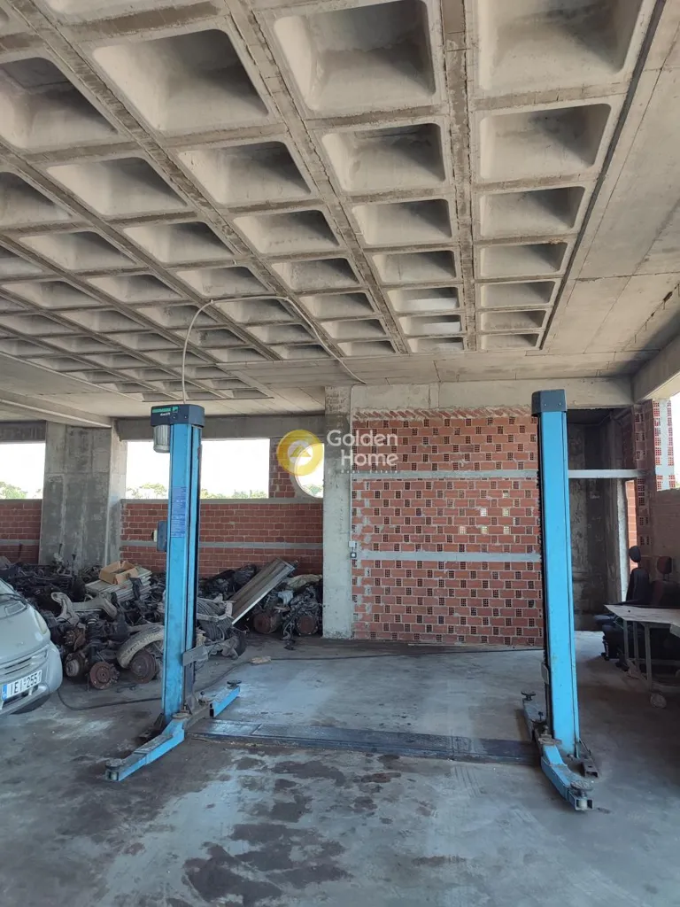 Garaaž - Automotive Workshop with Car Display in Kryoneri