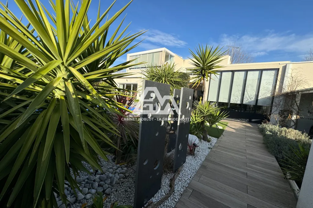 Jardin - Villa Contemporaine avec Piscine près de la Mer