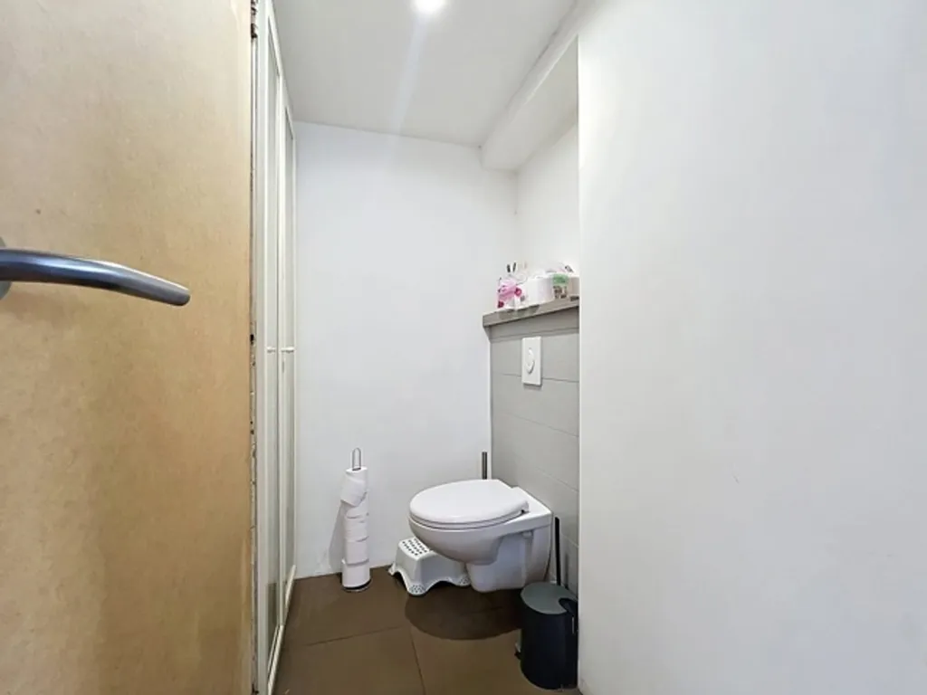 Salles de bain - Maison partiellement rénovée avec jardin à Ougrée