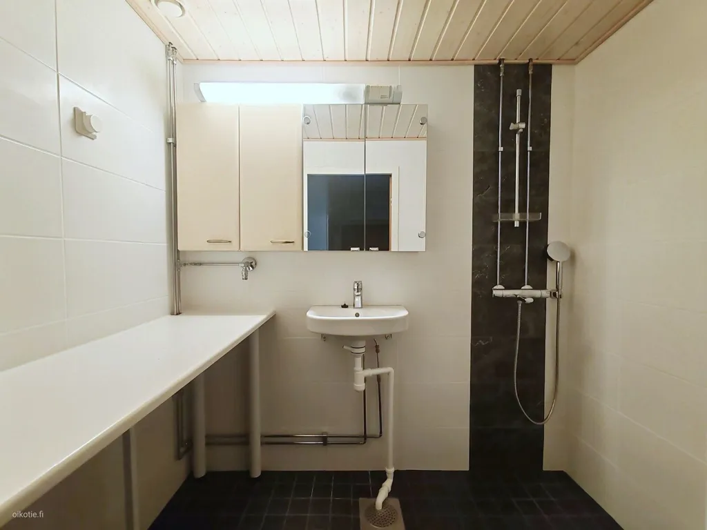 Bagni - First Floor Apartment with Balcony in Pori Centre