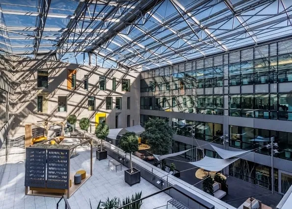 Pièces - Bureaux Modernes avec Luminosité au Centre-Ville de Luxembourg