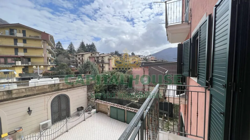Balcon - Two-Level Apartment with Balcony in Monteforte Irpino