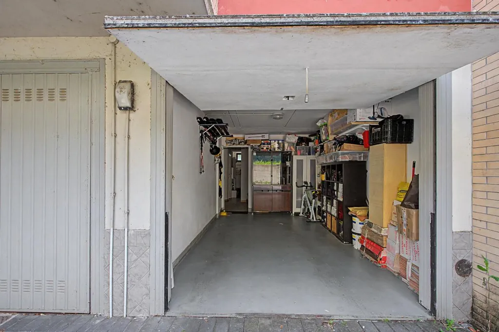 Garage - Three-bedroom Apartment with Terrace in Parma