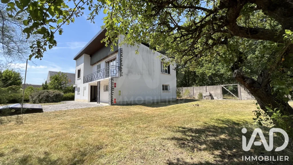 Esterno - House with Renovation Potential in Saran
