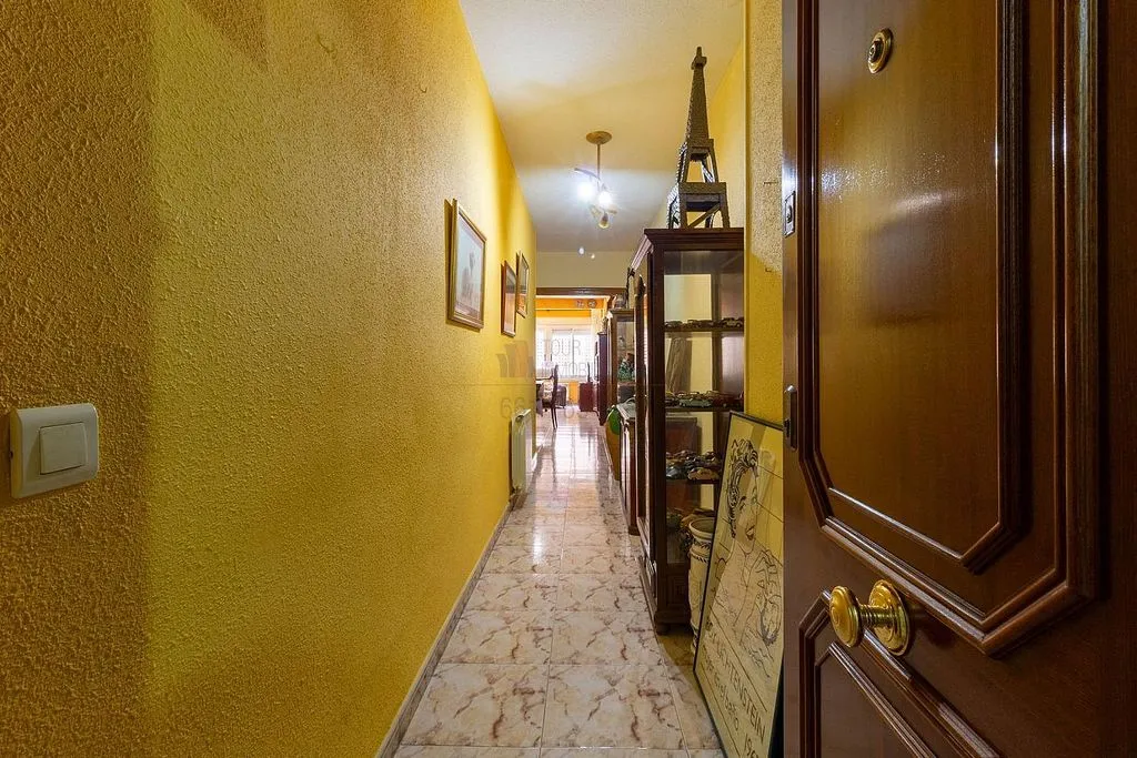 Entrée - Apartment with Terrace in Alicante's Historic District