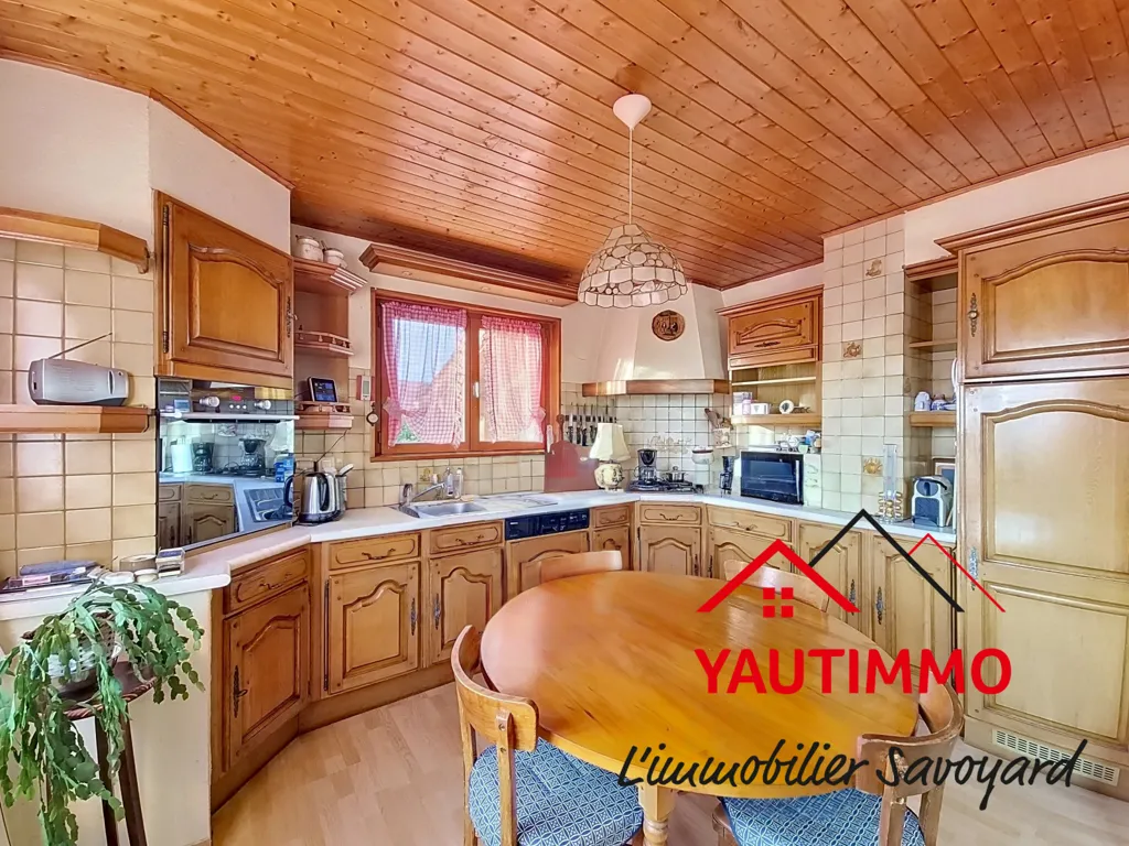 Köök - Rare Property with Panoramic View in Lucinges