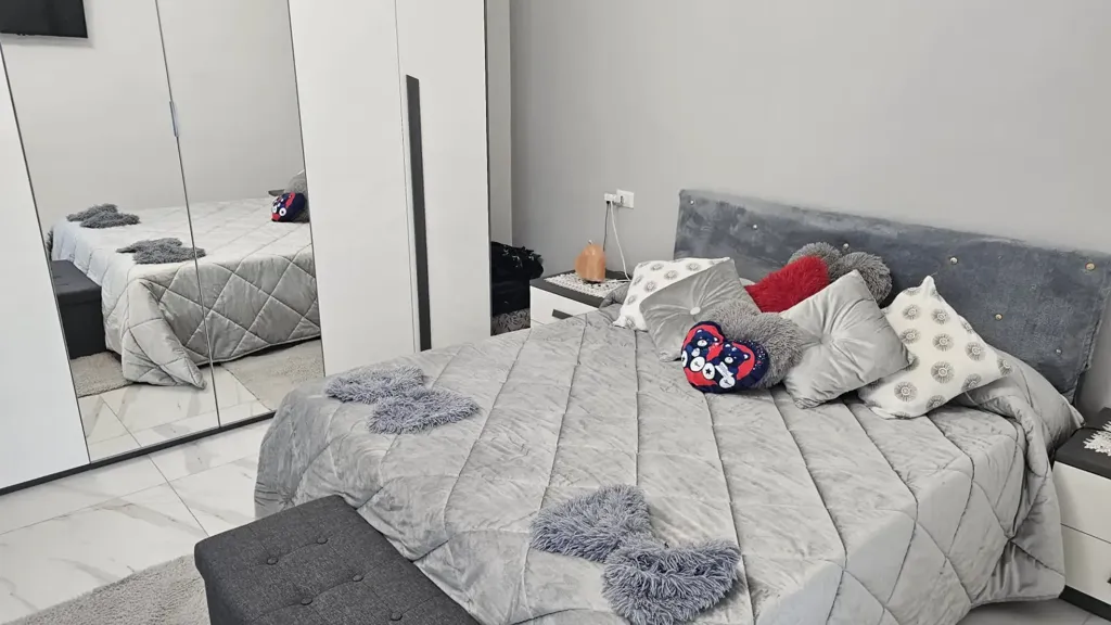 Magamistoad - Rear-Facing Apartment with Balconies in Bareggio
