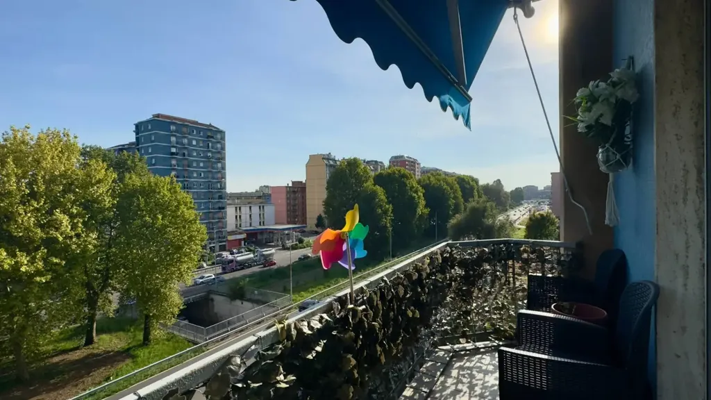 Balcon - Rear-Facing Apartment with Balcony in Cinisello Balsamo