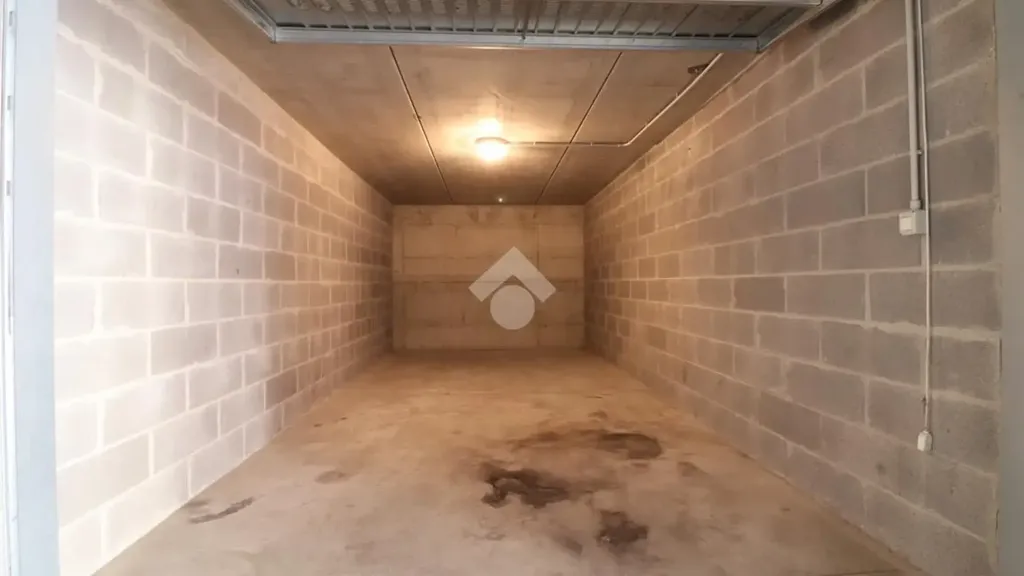 Garaaž - Rustic-Style Flat with Private Courtyard in Mantua
