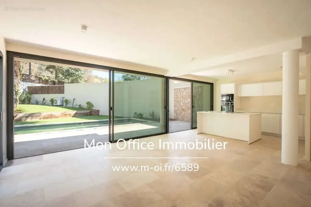 Séjour - Maison Rénovée avec Piscine à Aix-en-Provence