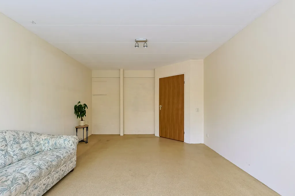 Elutuba - Playfully Designed Corner Home with Patio in Leiderdorp