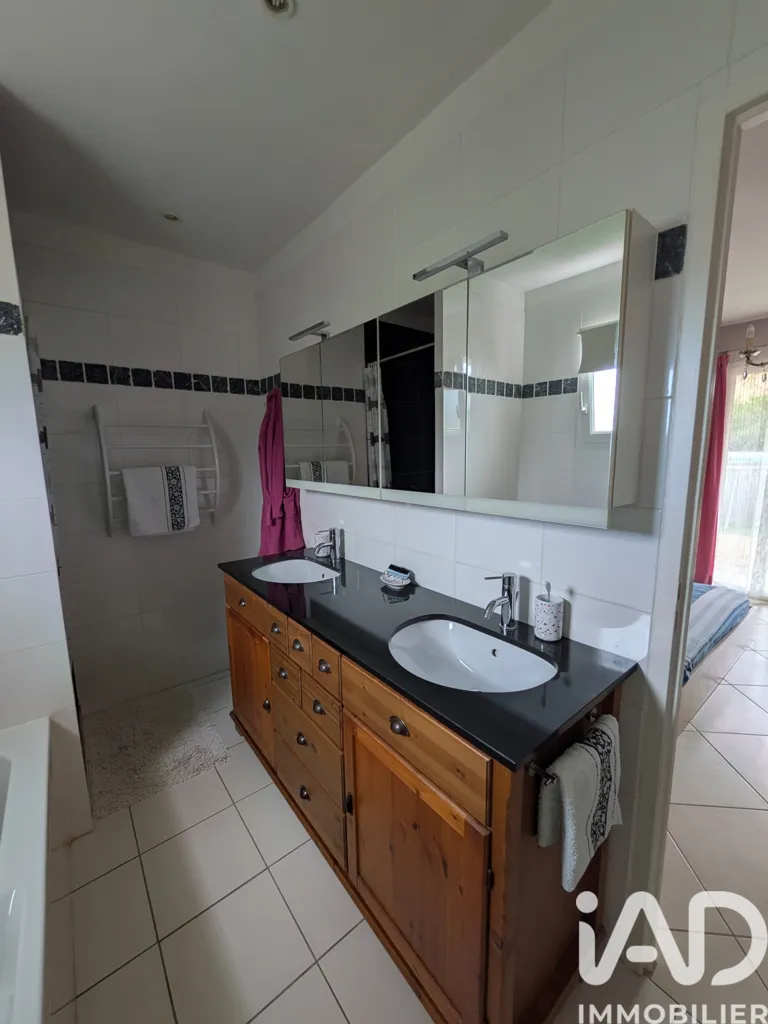 Vannitoad - Mediterranean-Style House with Terrace in Caux