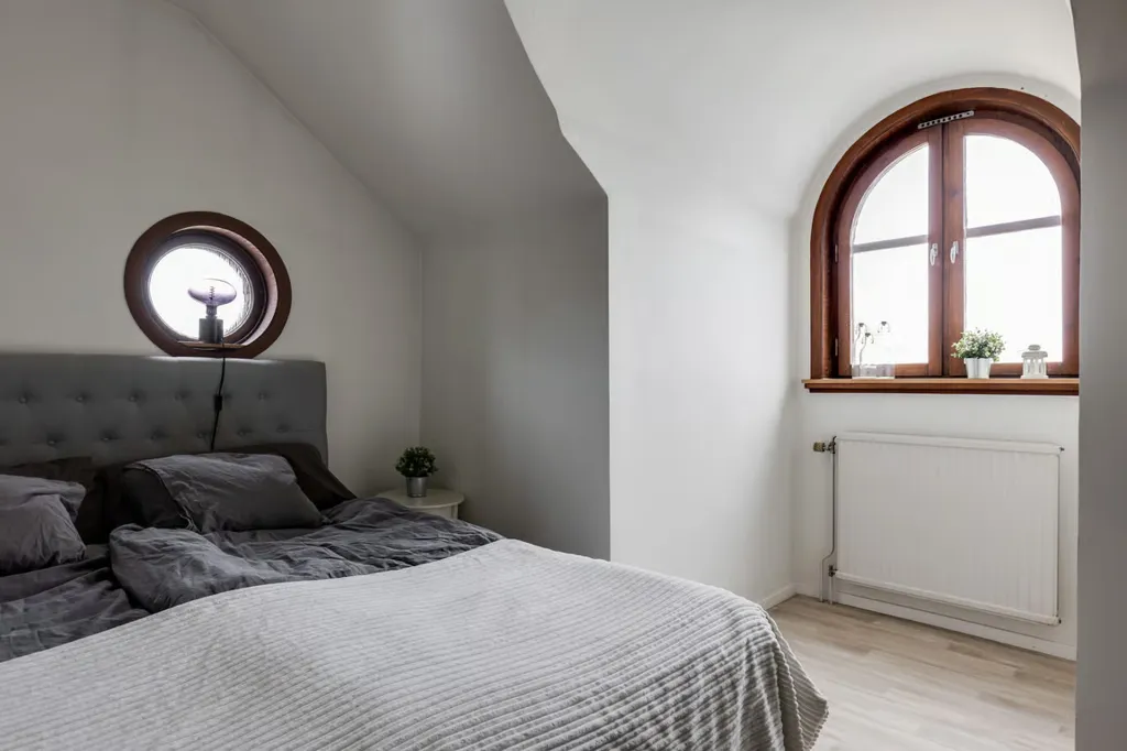 Bedrooms - Charming Two-Bedroom Flat with Balcony in Central North