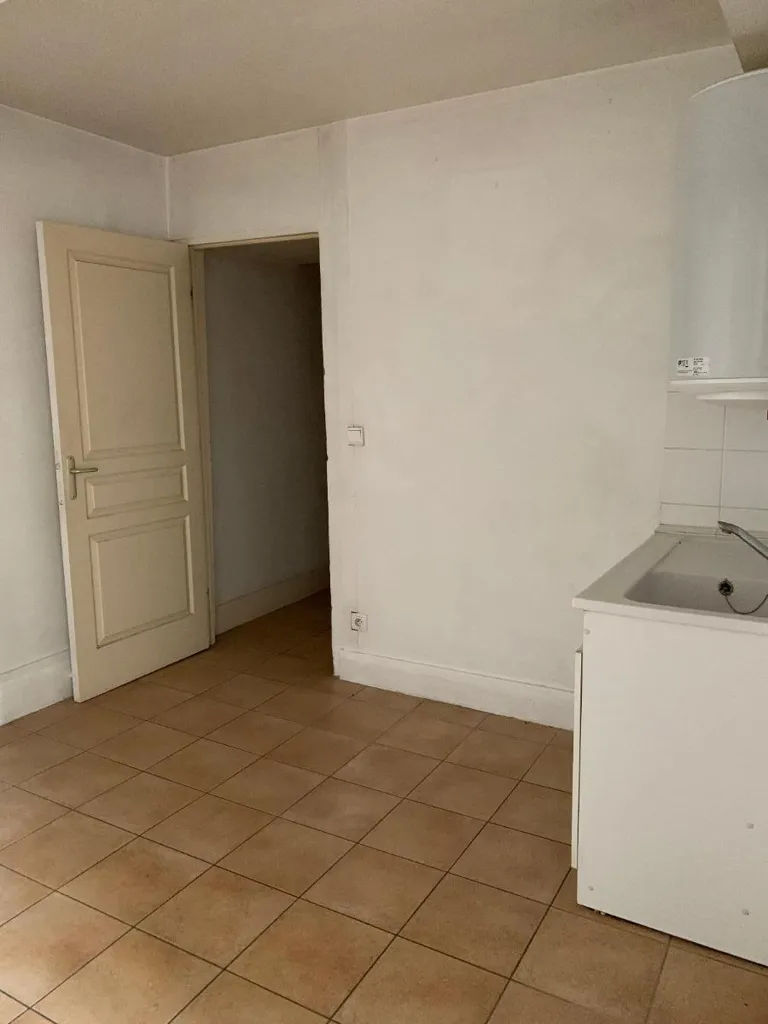 Kitchen - 2-Bedroom Apartment with River View in Lyon