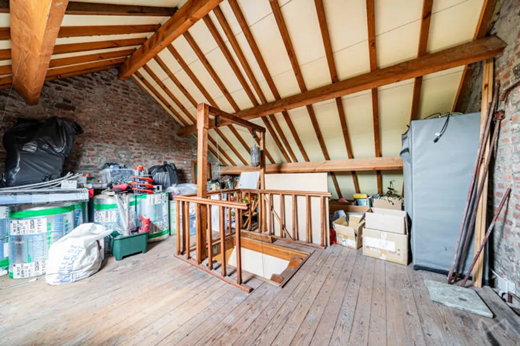 Pièces - Maison 4 Façades avec Jardin et Garage à Berzée