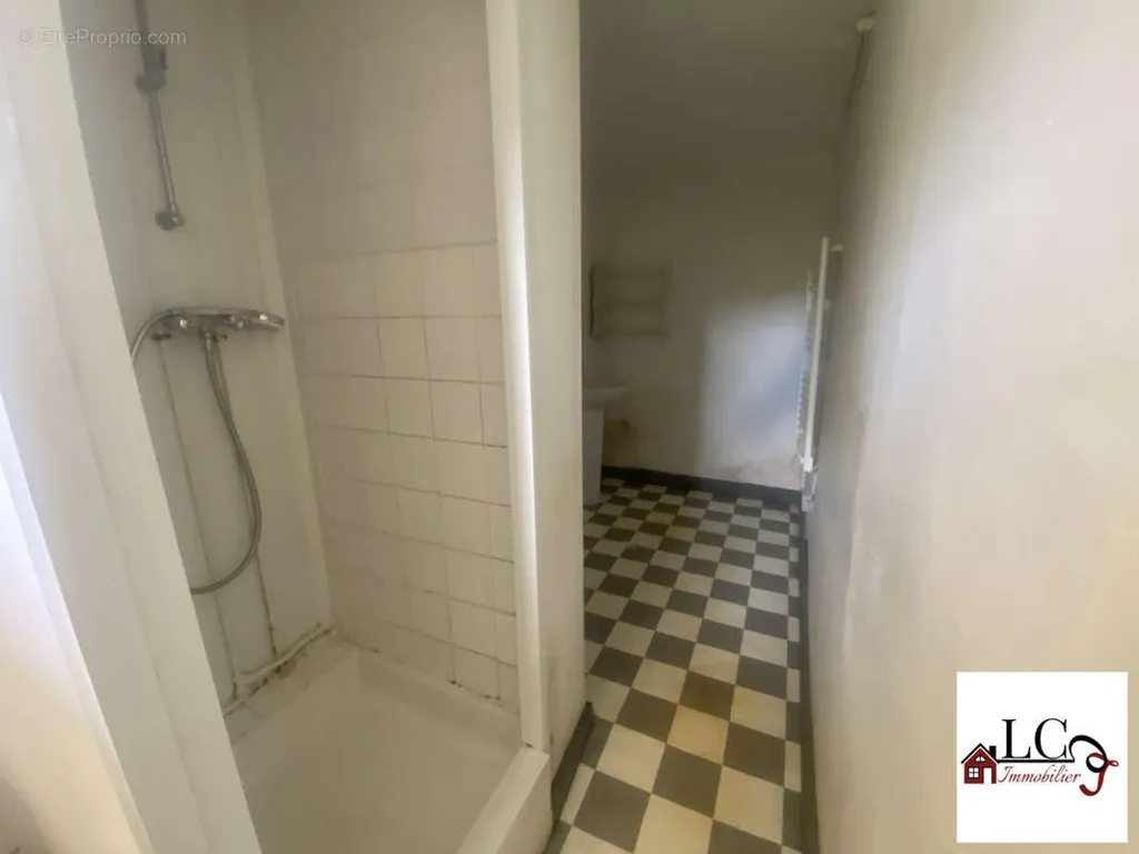 Salles de bain - Maison de Plain-Pied avec Dépendances à Nolay