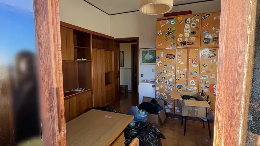 Office - Bright Trilocale with Sea View in Catanzaro