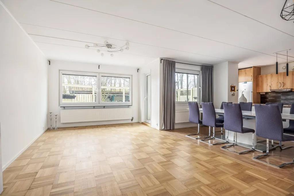 Salle à manger - Four-Room Apartment with Balcony in Högaholm