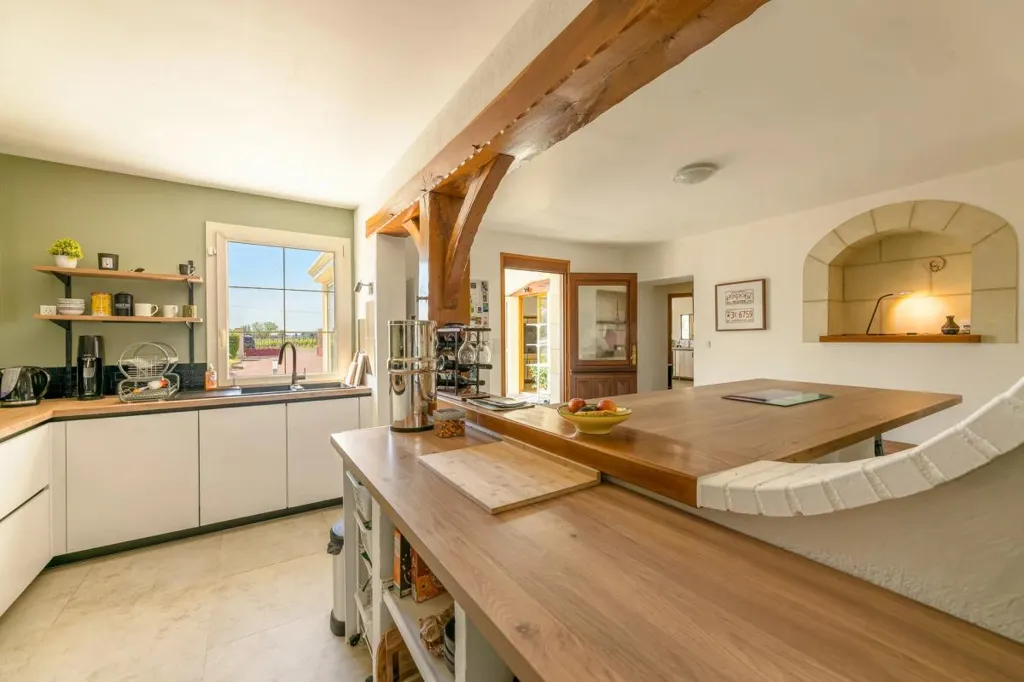 Cuisine - Maison de 9 Pièces avec Jardin et Piscine à Bourgueil