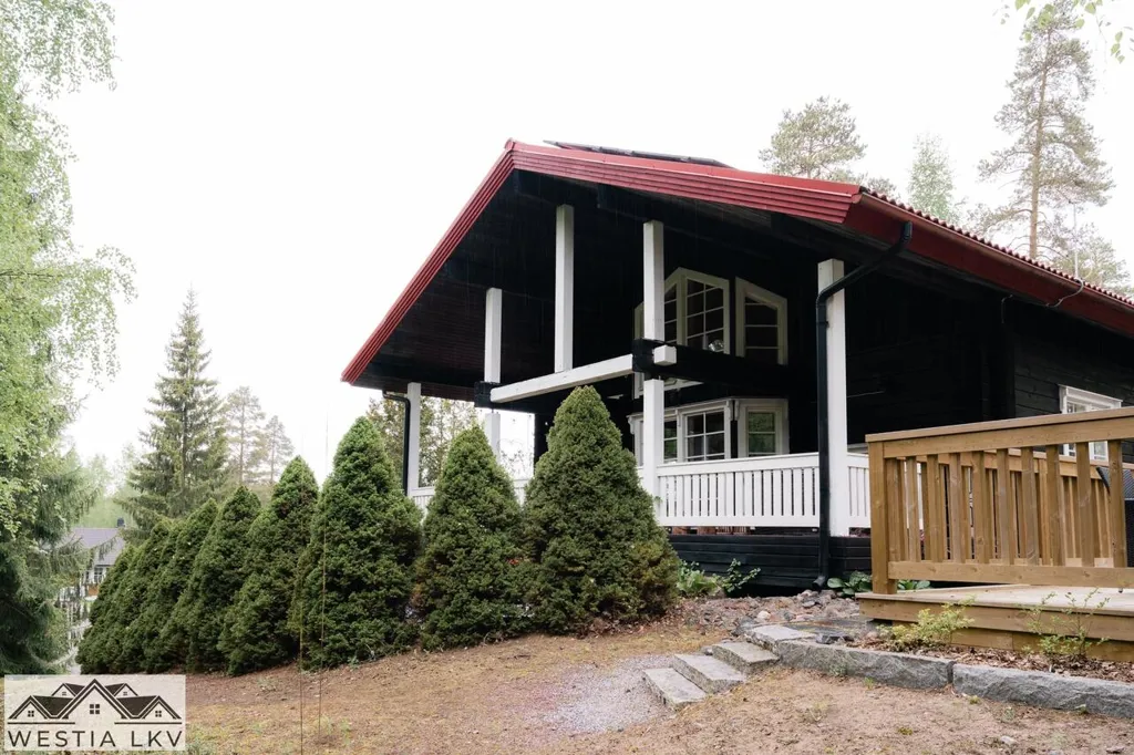 Esterno - Contemporary Timber House with Balcony in Hyvinkää